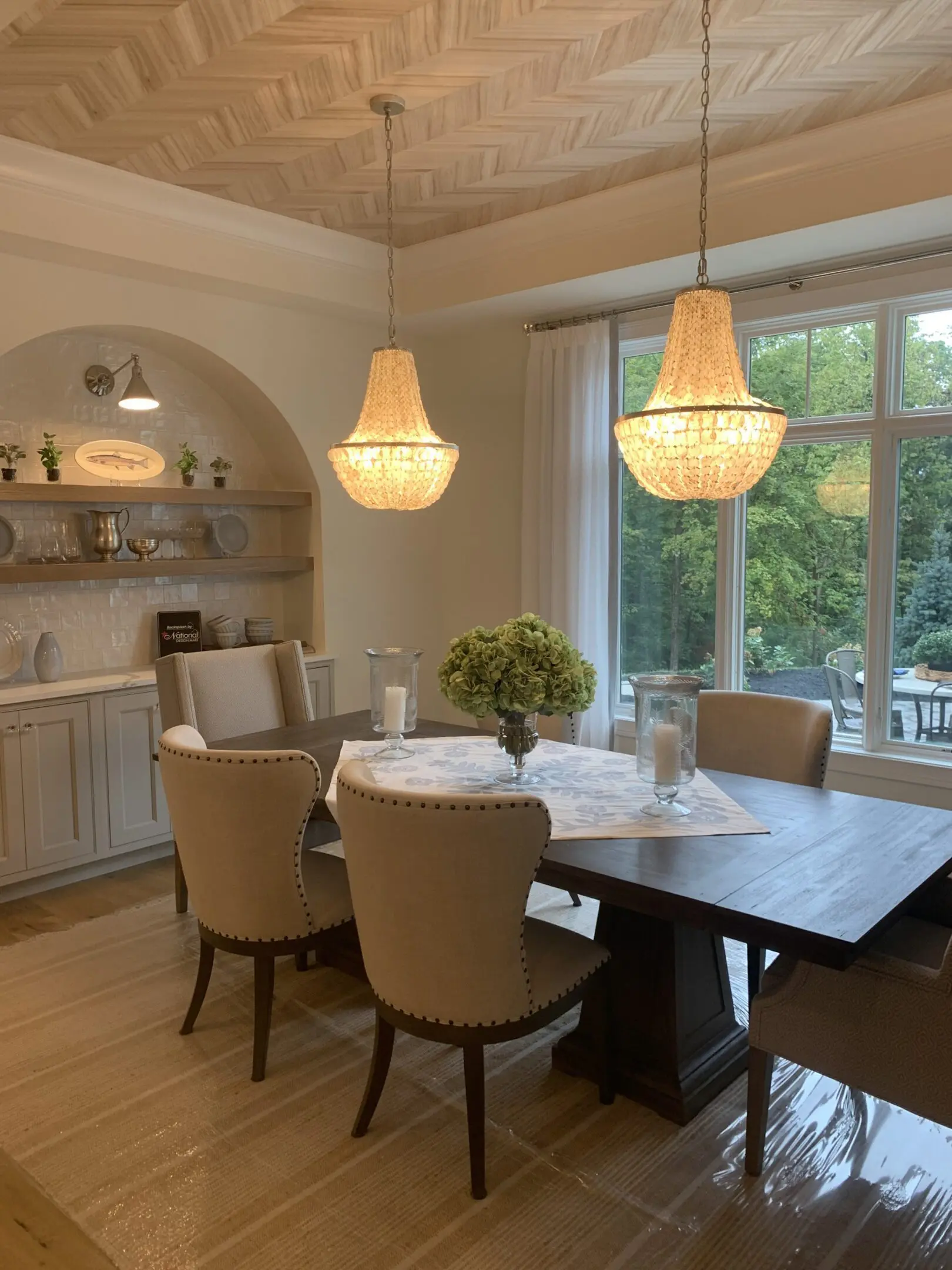 Elegant dining room with chandeliers and floral centerpiece